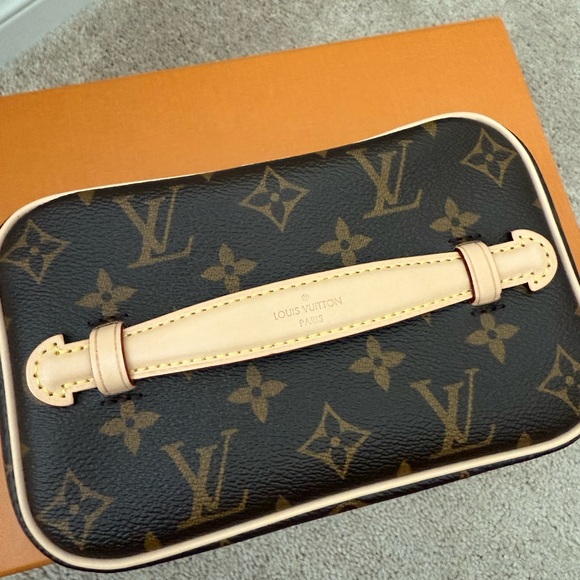 COPY - New bag nice mini mng LV. Box and receipt included. - Picture 4 of 8